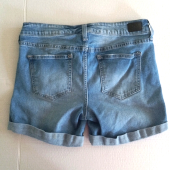 Celebrity Pink distressed shorts size 7/28 with rolled hem - Picture 4 of 7